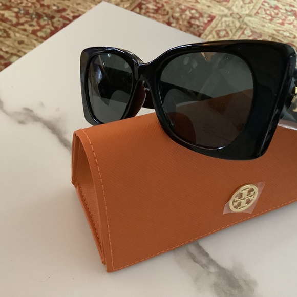 NWT.   Tory Burch sunglasses - Picture 9 of 16